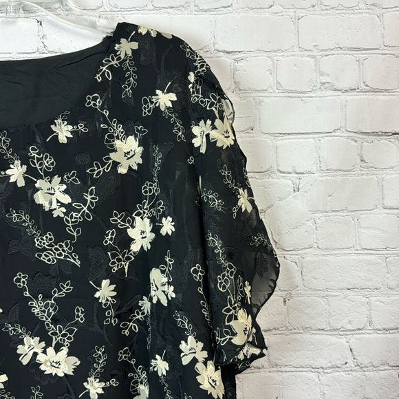 BloomChic Black Floral Split Sleeve Chiffon Sheer Overlay Blouse Plus Si… - Picture 3 of 7